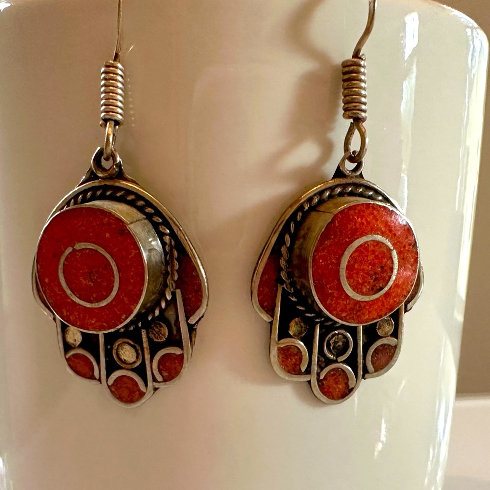 Gorgeous “Hamsa” Design Moroccan Earrings in Coral and Silver Plate - Picture 1 of 5
